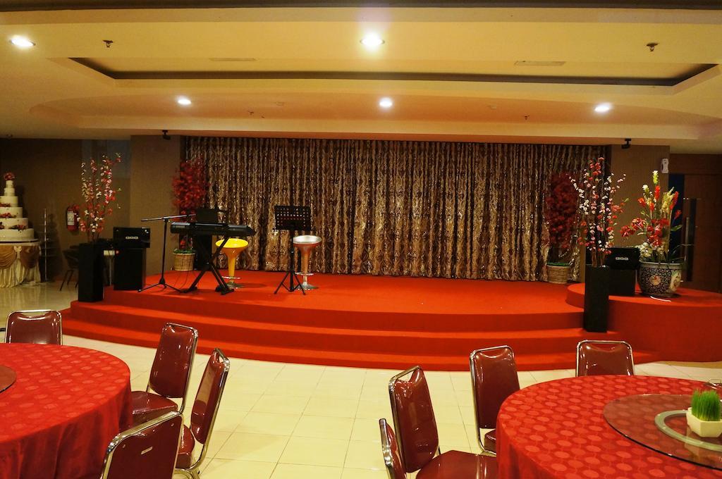 Quin Centro Hotel Palembang Exterior photo