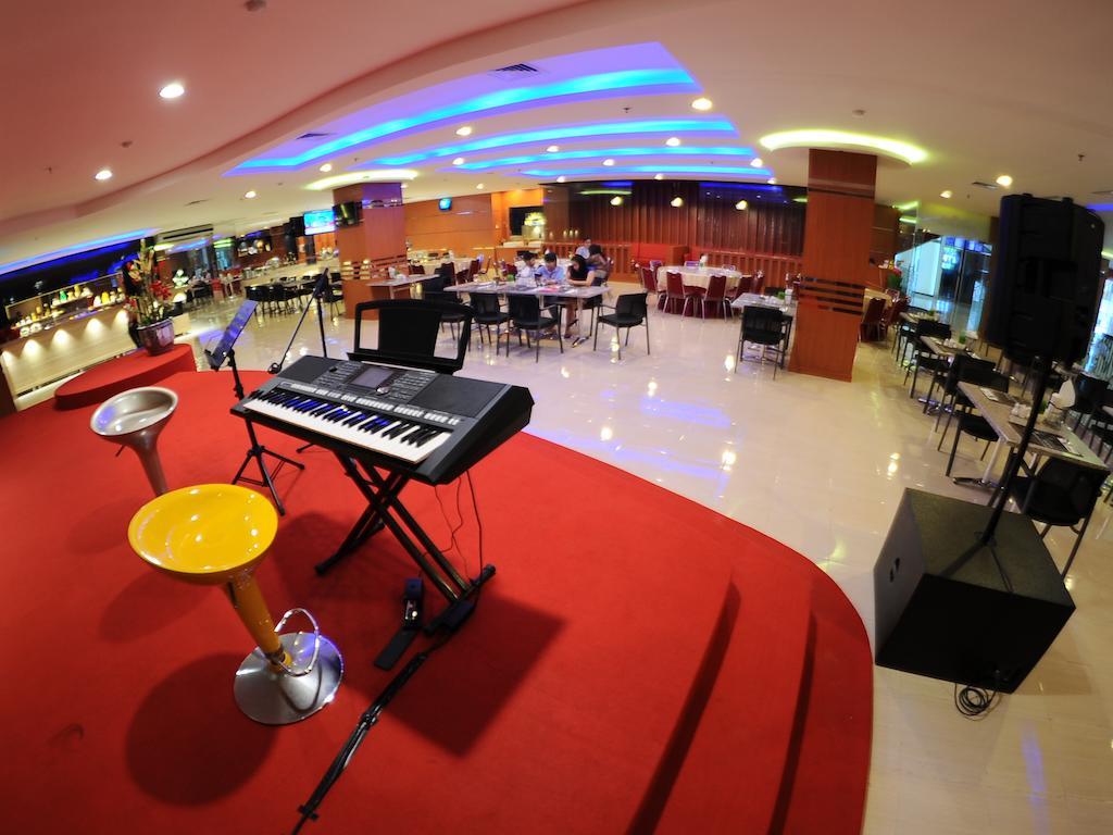 Quin Centro Hotel Palembang Exterior photo