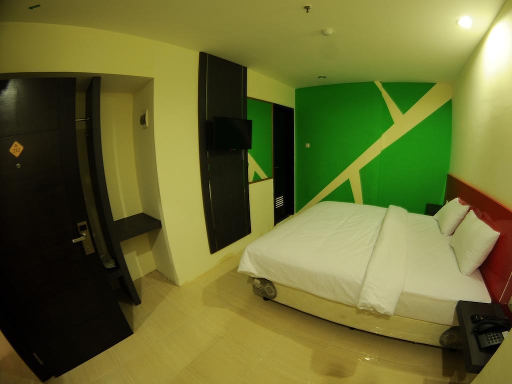 Quin Centro Hotel Palembang Exterior photo